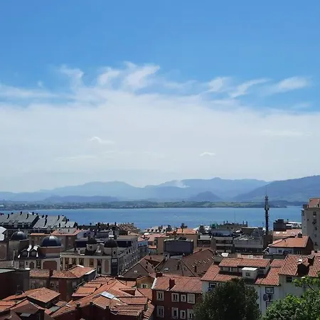 Centrico Piso Reformado Con Vistas A La Bahia *